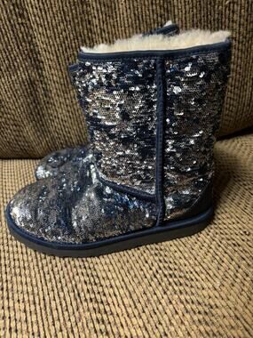 UGG Classic Short Blue/Silver Sequin Boots Womens Sz 8 Sparkle